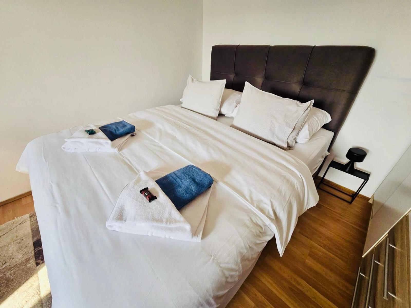 Fly By Suite - Zagreb Airport - 0-24H Self Check In&Out - Parking On Site Velika Gorica Exterior foto