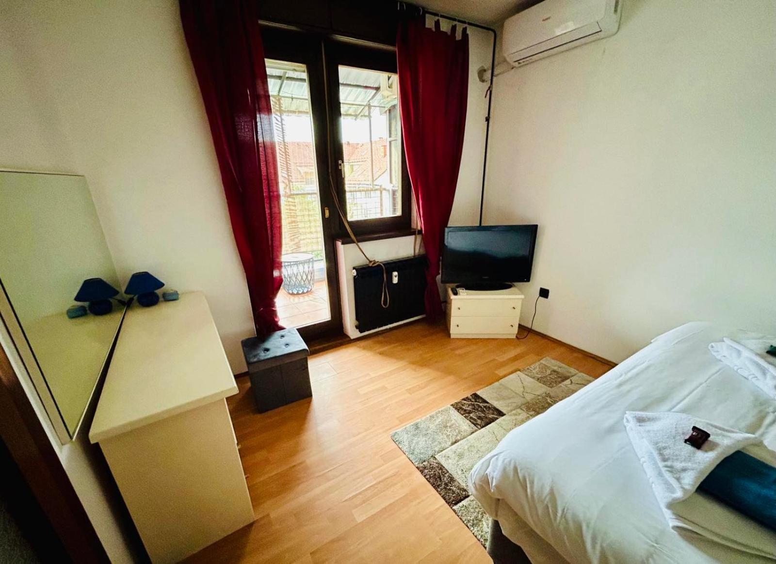 Fly By Suite - Zagreb Airport - 0-24H Self Check In&Out - Parking On Site Velika Gorica Exterior foto